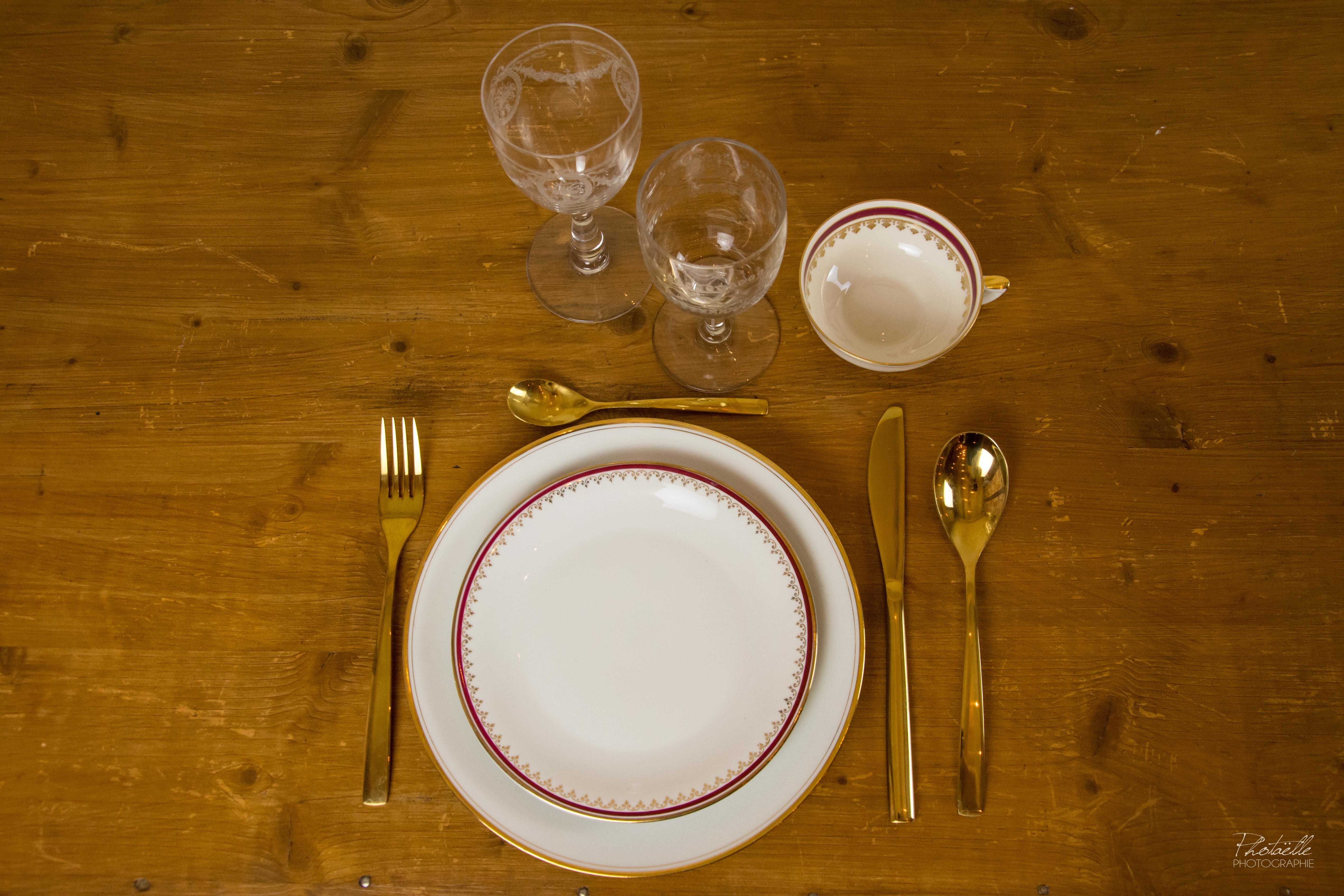 Vaisselle vintage dorée